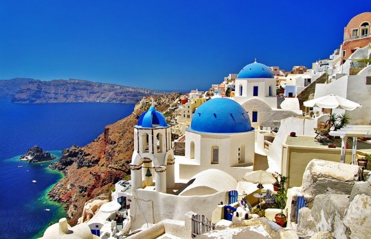 best-islands-santorini